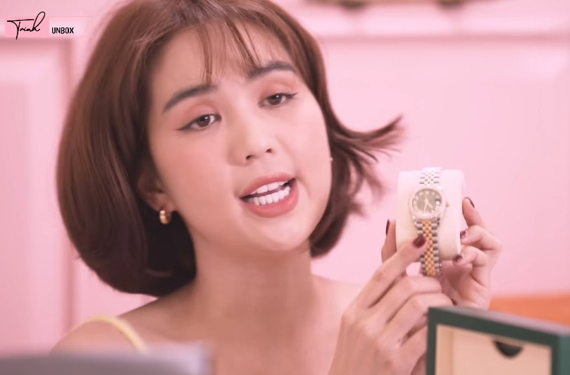 Chiếc đồng hồ Rolex trị giá khoảng 400 triệu đồng Ngọc Trinh mua ở Singapore.