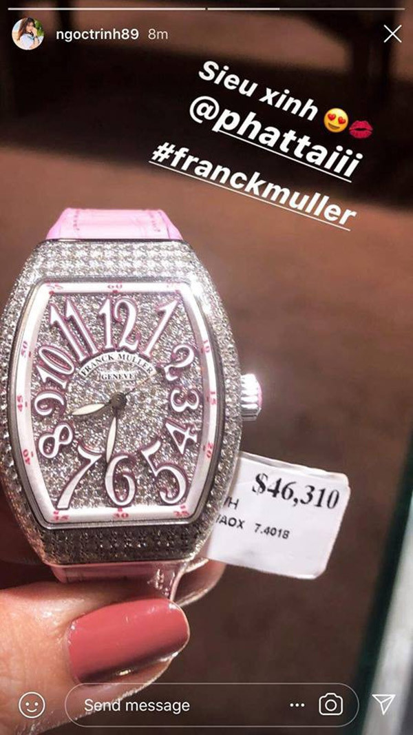 Chiếc đồng hồ Franck Muller giá hơn 1 tỷ đồng cũng được Ngọc Trinh quyết mua trong phút mốt.