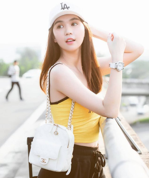 Chiếc Hublot đầu tiên của Ngọc Trinh màu trắng, nạm 42 viên kim cương trị giá khoảng 360 triệu đồng.