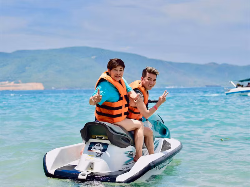 Trên trang cá nhân, bà Liên Phạm đăng khá nhiều ảnh thân mật với Đàm Vĩnh Hưng, tuy nhiên cả hai giữ im lặng dù vài năm trước đã có tin đồn hai người đã đăng ký kết hôn với nhau.