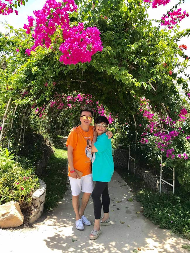 Trước khi mối quan hệ này lộ ra, Đàm Vĩnh Hưng chưa bao giờ công khai bất cứ mối tình nào.