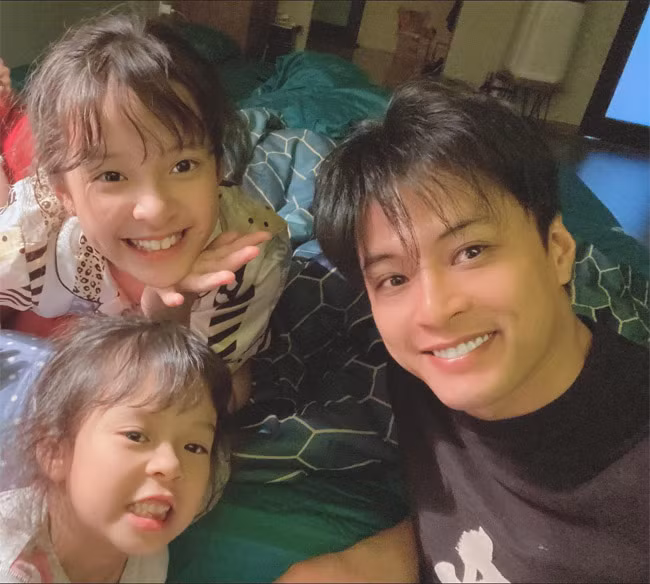 Trong hai cô con gái thì con gái lớn, bé Nhím giống bố Hồng Đăng hơn.