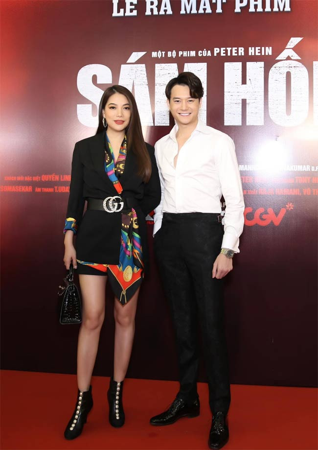 Trương Ngọc Ánh sinh năm 1976 là diễn viên, nhà sản xuất phim và quen mặt với khán giả qua một loạt phim như: “Em và Michael”, “Đồng tiền xương máu”, “Giã từ dĩ vãng”, “Đồng tiền xương máu”, “Lục Vân Tiên”, “Hương Ga”, “Truy Sát”, “Vệ sĩ Sài Gòn”, “Sắc đẹp ngàn cân”… Ngoài phim ảnh, Trương Ngọc Ánh từng là ca sĩ khi là thành viên nhóm tứ ca “Ngẫu nhiên” (bao gồm Trương Ngọc Ánh, Trịnh Kim Chi, Minh Anh và Chung Vũ Thanh Uyên).