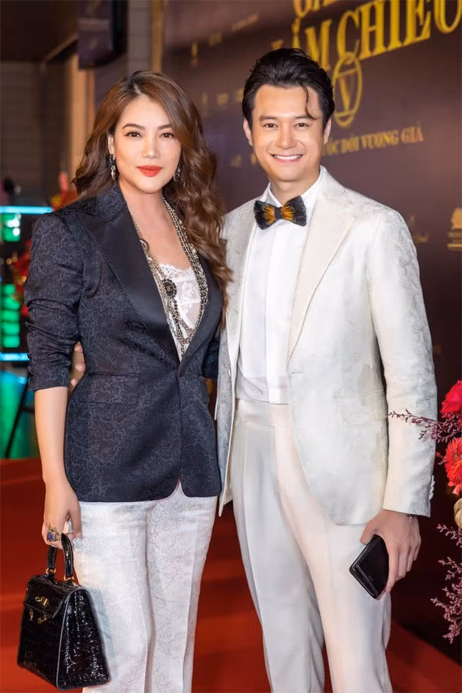 Diễn viên Anh Dũng sinh năm 1990 từng đóng phim khá lâu nhưng mãi tới phim “Sống chung với mẹ chồng” anh mới được nhiều người chú ý. Sau khi Nam tiến, Anh Dũng tham gia 2 phim điện ảnh “Gái già lắm chiêu” và “Thiên thần hộ mệnh”.