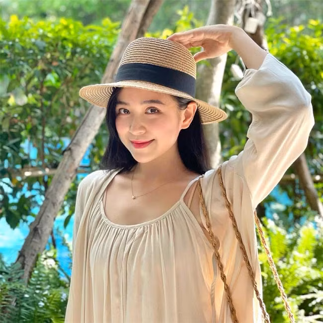 Me be Hoa “Thuong ngay nang ve” ngoai doi sang chanh nhu hot girl