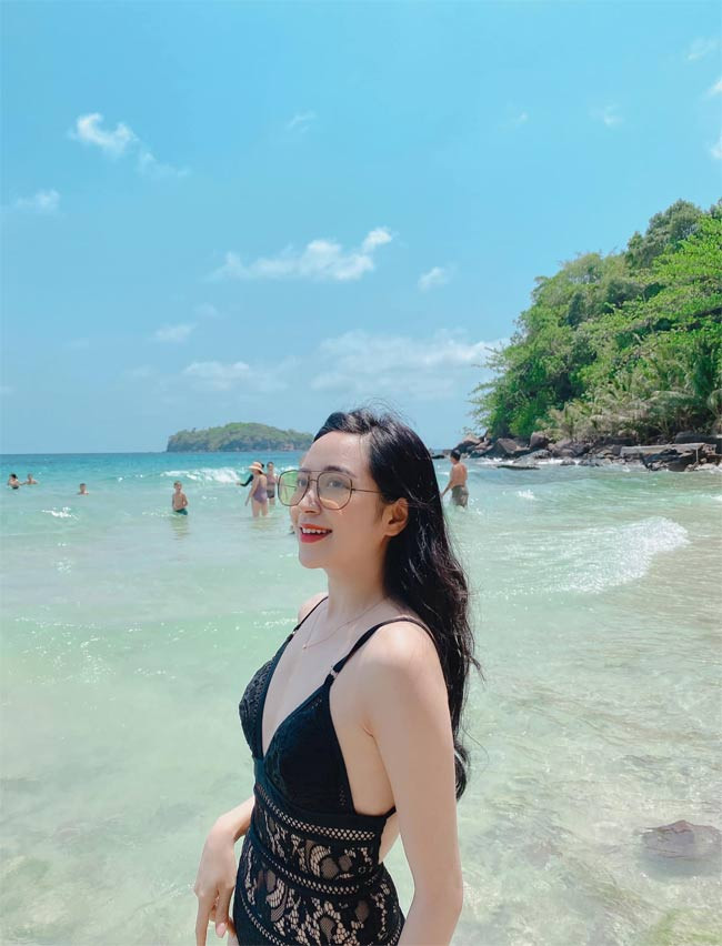 Làn da trắng hồng, khuôn mặt xinh xắn, vóc dáng đẹp, Kim Oanh không khác gì một hot girl.