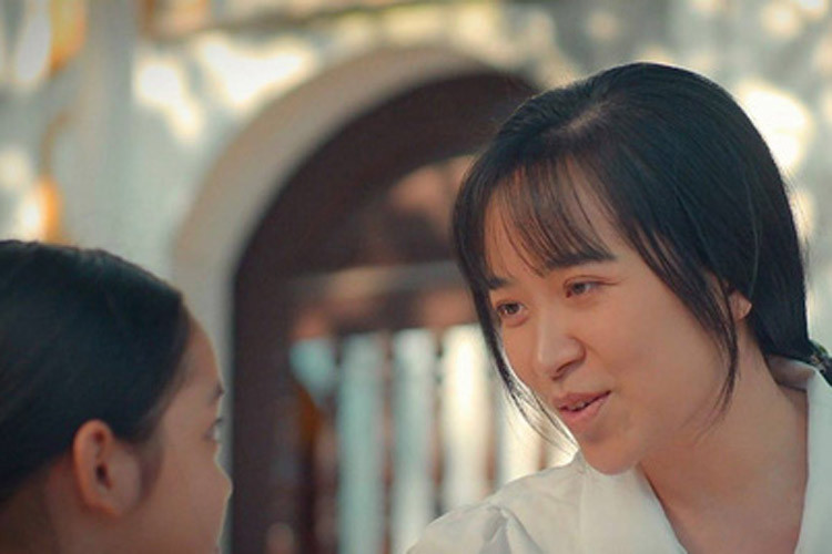 Kim Oanh trong vai Yến, mẹ bé Hoa trong phim "Thương ngày nắng về".