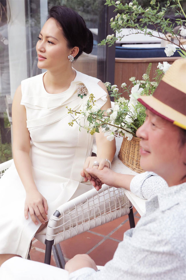 Nữ diễn viên "Người Mỹ trầm lặng" thường xuyên chia sẻ những khoảnh khắc gia đình hạnh phúc bên chồng và ba con lên trang cá nhân.