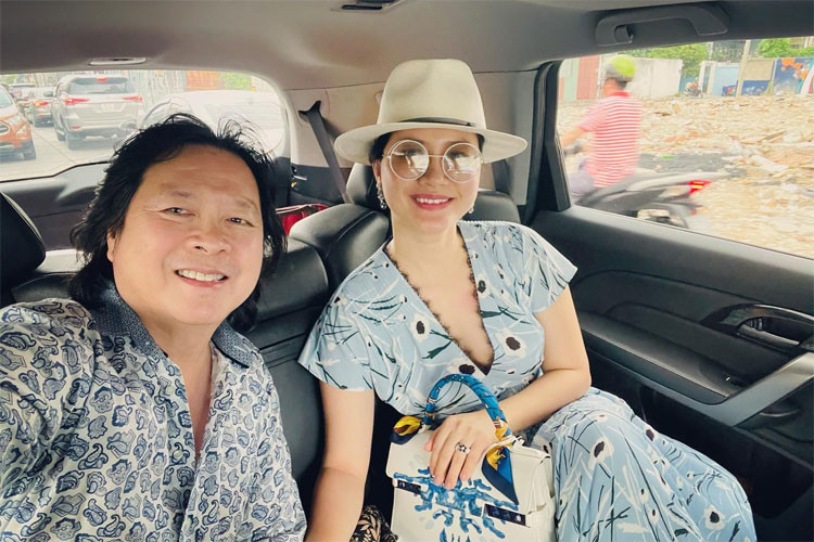 Mới đây, nữ diễn viên 39 tuổi chia sẻ, cô và chồng là tri kỷ bởi rất hiểu nhau dù không phải nói nhiều. Không những thế, chồng Hải Yến lại luôn coi gia đình là số 1, nấu ăn, chăm con giúp vợ, nên cô rất hạnh phúc.