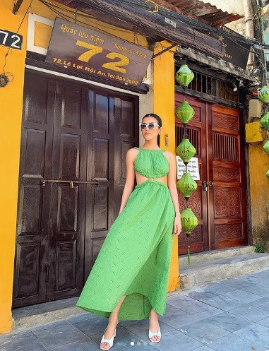 Làm việc trong lĩnh vực thời trang nên Cổ Ngân có gu ăn mặc bắt mắt.