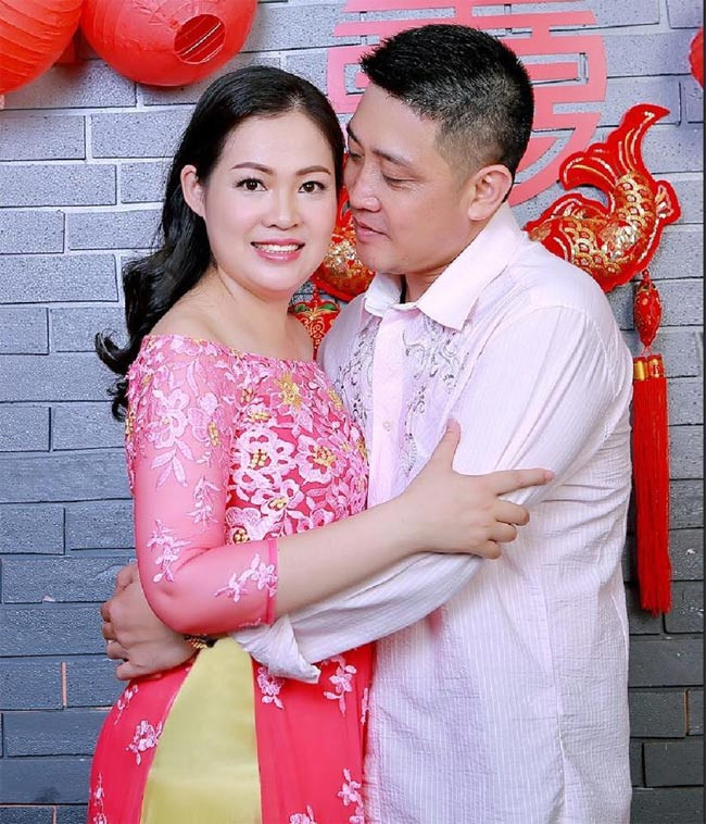 Hồ Phong thường khoe ảnh tình cảm với vợ trên trang cá nhân.