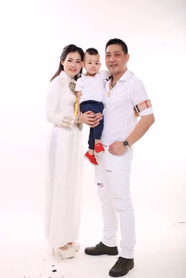 Anh hiện đang là diễn viên của Nhà hát CAND.