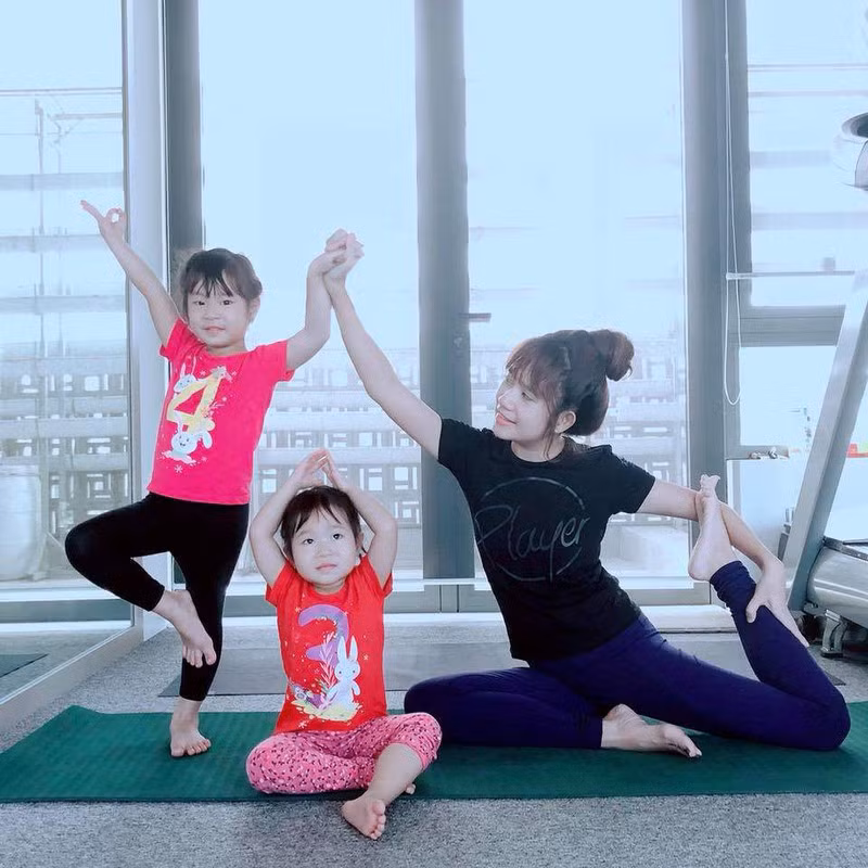 Vợ xinh đẹp của đạo diễn phim "Lật mặt 5: 48h" áp dụng chế độ ăn uống khoa học và tập luyện đều đặn.