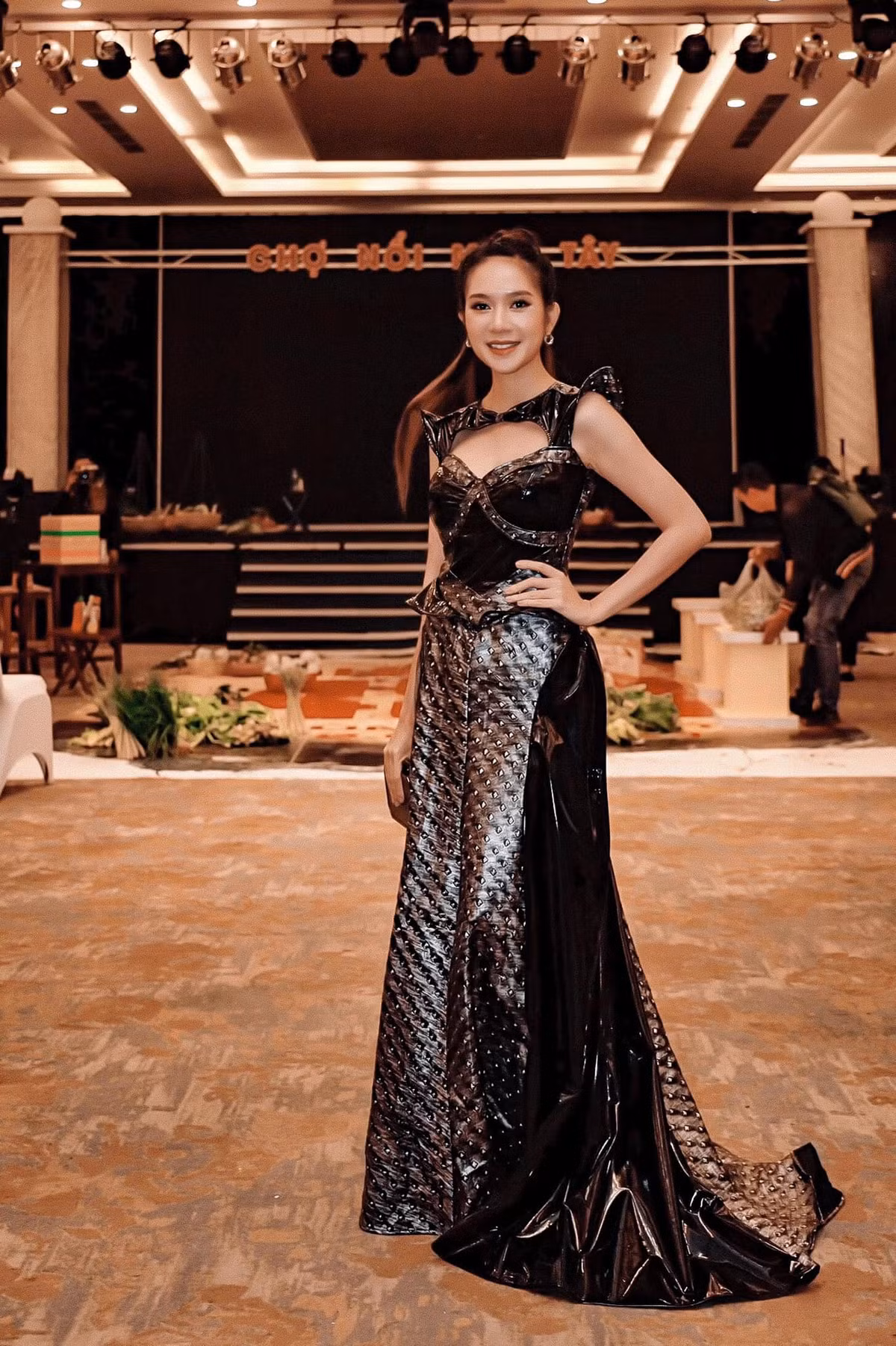 Minh Hà chăm chút cho ngoại hình và trang phục mỗi khi xuất hiện tại sự kiện.