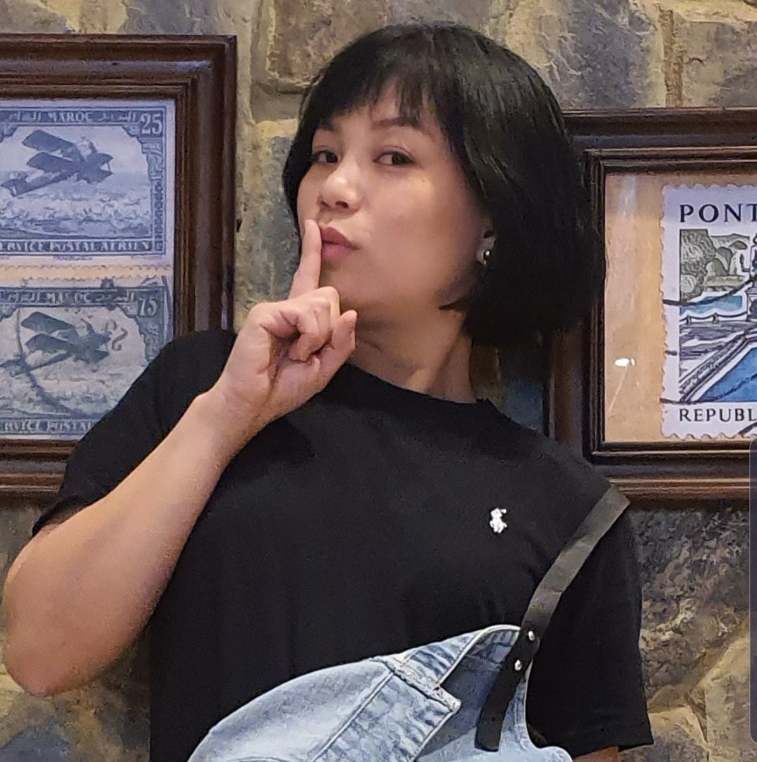 Ở tuổi U40, bà mẹ 3 con vẫn sở hữu vẻ ngoài tươi tắn cùng phong cách trẻ trung.