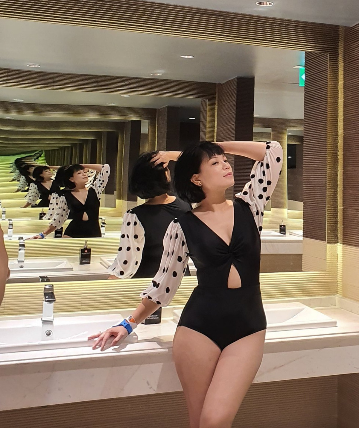 Dù vướng ồn ào "đấu tố" đồng nghiệp nhưng không thể phủ nhận bà mẹ 3 con khiến bao người ghen tỵ và ngưỡng mộ bởi cuộc sống hạnh phúc viên mãn bên gia đình nhỏ.