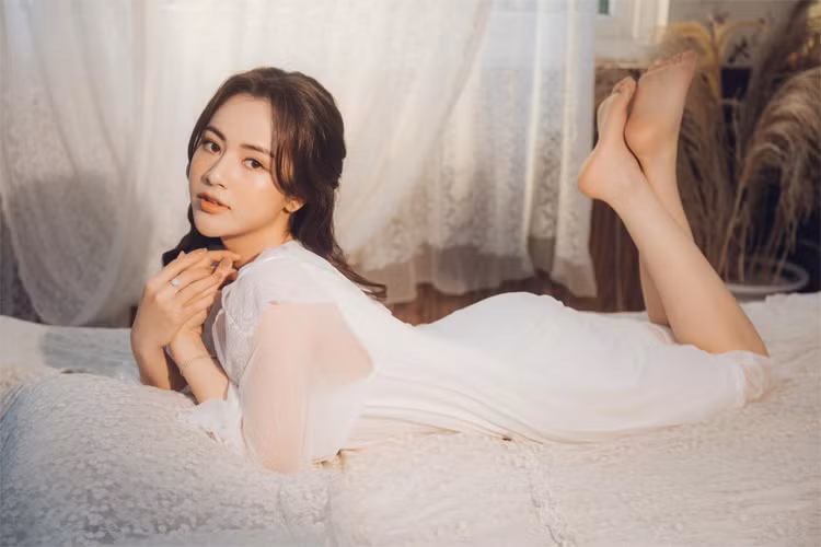 Trước khi quen mặt với khán giả phim truyền hình, Việt Hoa từng đóng 1 vai nhỏ trong phim sitcom "Những thiên thần nhà S6".