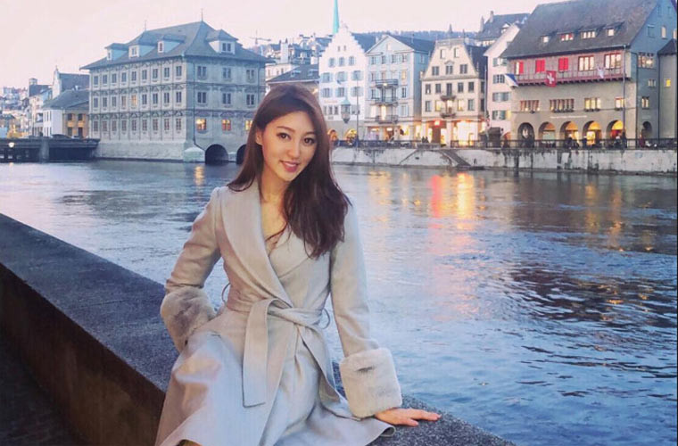 Người đẹp họ Hà cũng thường xuyên khoe ảnh đi du lịch sang chảnh khắp nơi trên thế giới.