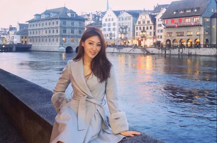 Người đẹp họ Hà cũng thường xuyên khoe ảnh đi du lịch sang chảnh khắp nơi trên thế giới.