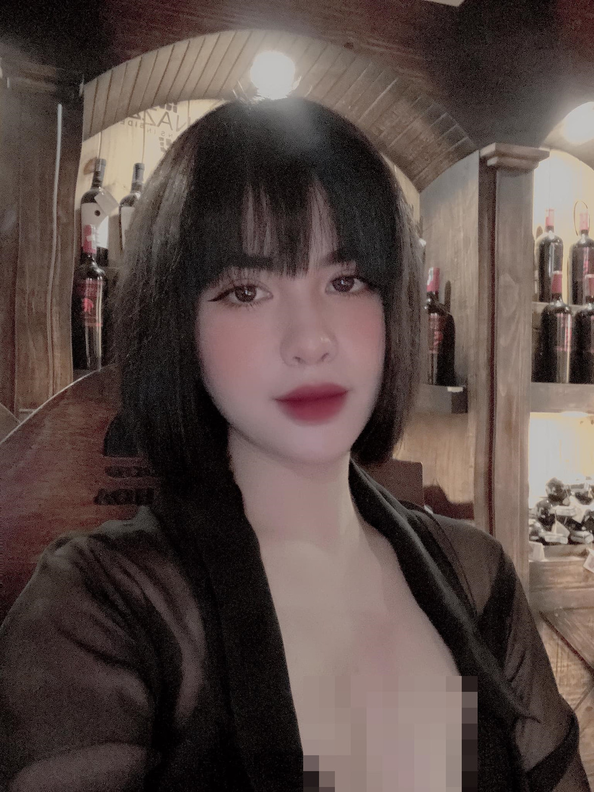 Chăm chỉ tập gym kết hợp với chế độ ăn uống hợp lý, vóc dáng của vợ cũ Việt Anh ngày càng nóng bỏng, "vòng nào ra vòng nấy".