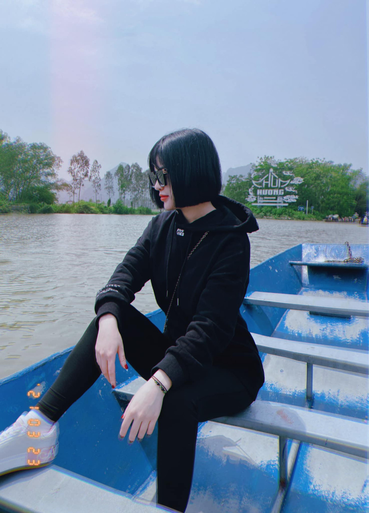 Vợ cũ của nam diễn viên "Người phán xử" xây dựng hình tượng người phụ nữ độc thân, xinh đẹp và mạnh mẽ hậu ly hôn.