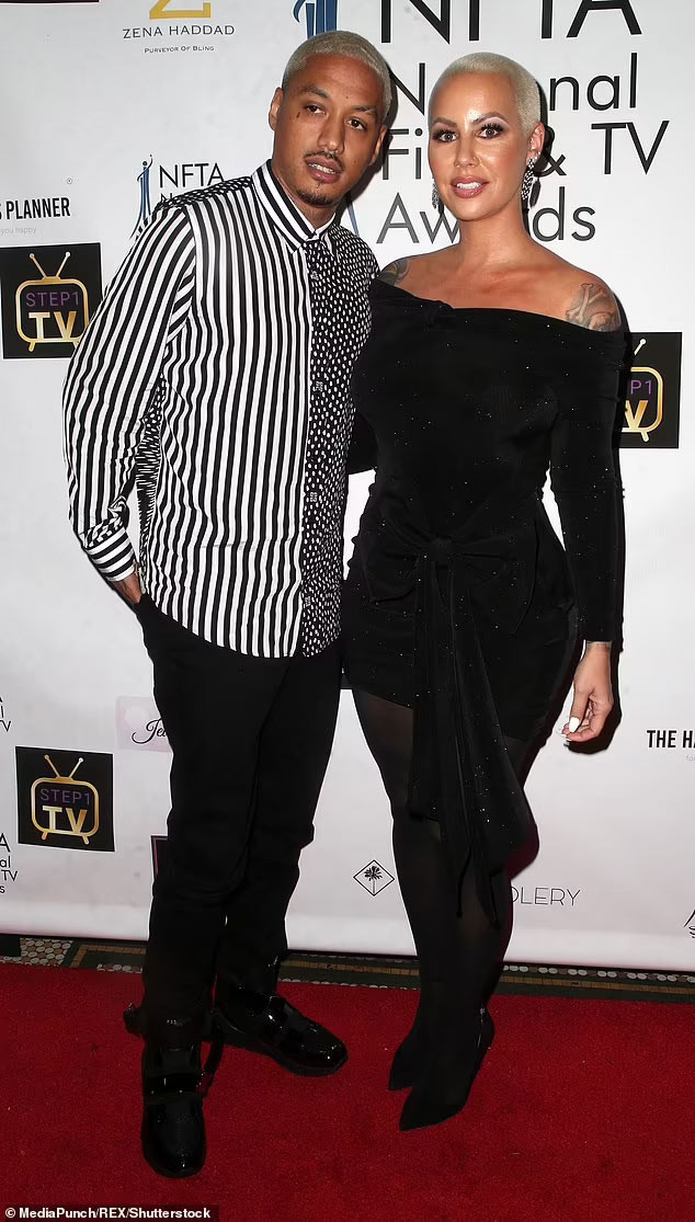 Amber Rose, 37 tuổi và Alexander "AE" Edwards, 35 tuổi, giám đốc âm nhạc của hãng đĩa Def Jam hẹn hò từ năm 2018 và có với nhau một cậu con trai 21 tháng tuổi, bé Slash. (Ảnh: Rex)