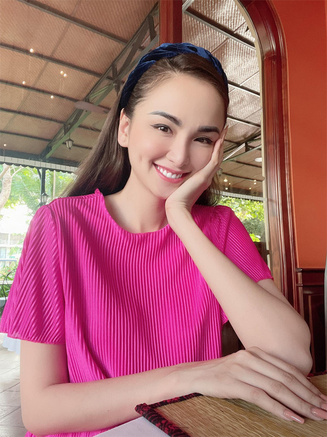 Từ một người có khuôn mặt góc cạnh với xương hàm hơi to, khuôn mặt Diễm Hương bây giờ là Vline.