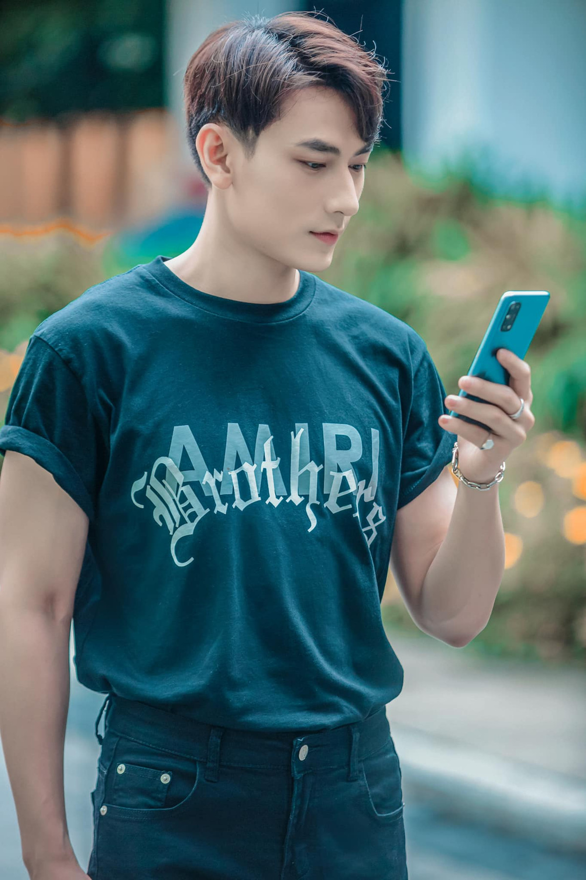 Vẻ điển trai cùng body săn chắc "thăng hạng" theo thời gian đánh dấu nỗ lực ngày càng hoàn thiện bản thân của cựu thành viên nhóm 365.