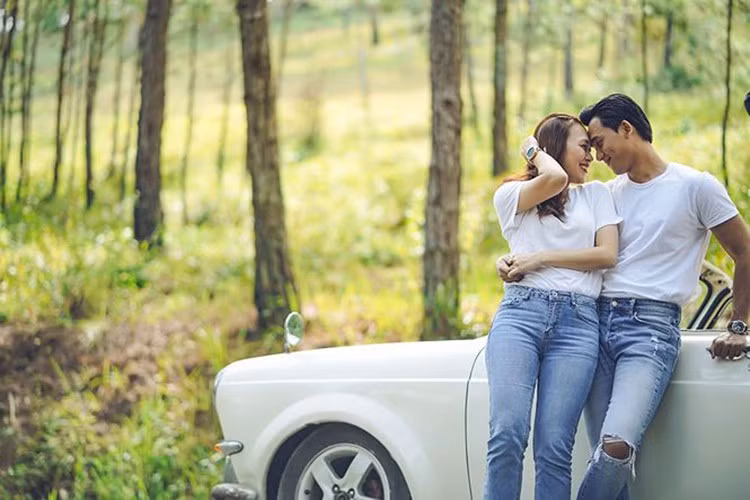 Mỹ Tâm - Mai Tài Phến thân mật bên nhau không rời trong chuyến công tác từ Nam ra Bắc của Mỹ Tâm.