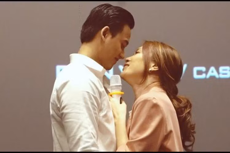 Trước khi vướng ồn ào tình cảm với nam diễn viên trẻ, Mỹ Tâm đã không ngại công khai những khoảnh khắc "tình bể bình" của cả hai.