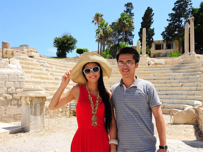 Mới đây trên trang cá nhân, Hoa hậu Ngọc Hân khoe ảnh cách đây 10 năm khi cô và bạn trai mới quen nhau. “Chàng trai năm ấy mạnh dạn "cho em khoác vai bà chị chụp ảnh nhé. Ai Cập 2011”, Ngọc Hân viết.