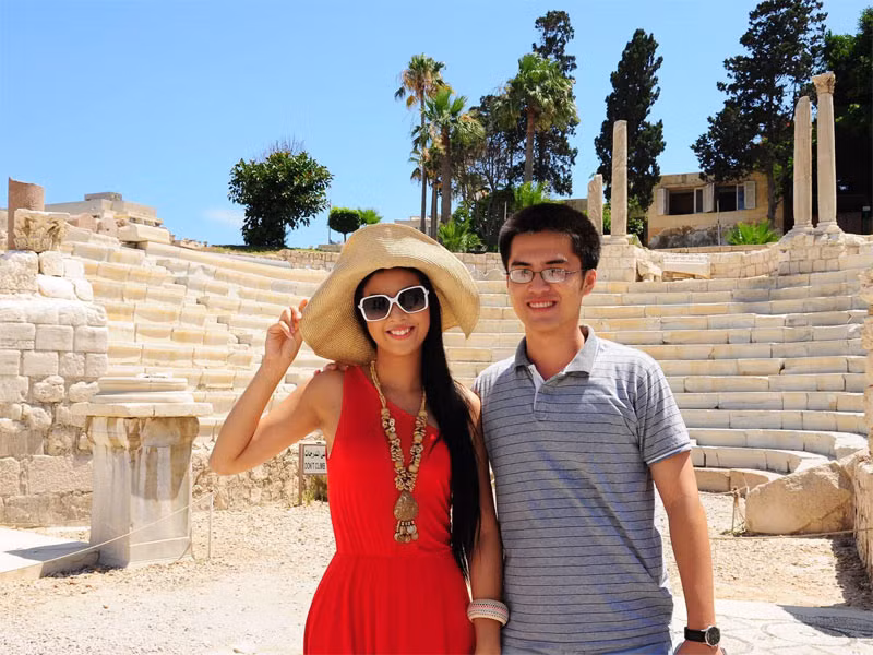 Mới đây trên trang cá nhân, Hoa hậu Ngọc Hân khoe ảnh cách đây 10 năm khi cô và bạn trai mới quen nhau. “Chàng trai năm ấy mạnh dạn "cho em khoác vai bà chị chụp ảnh nhé. Ai Cập 2011”, Ngọc Hân viết.