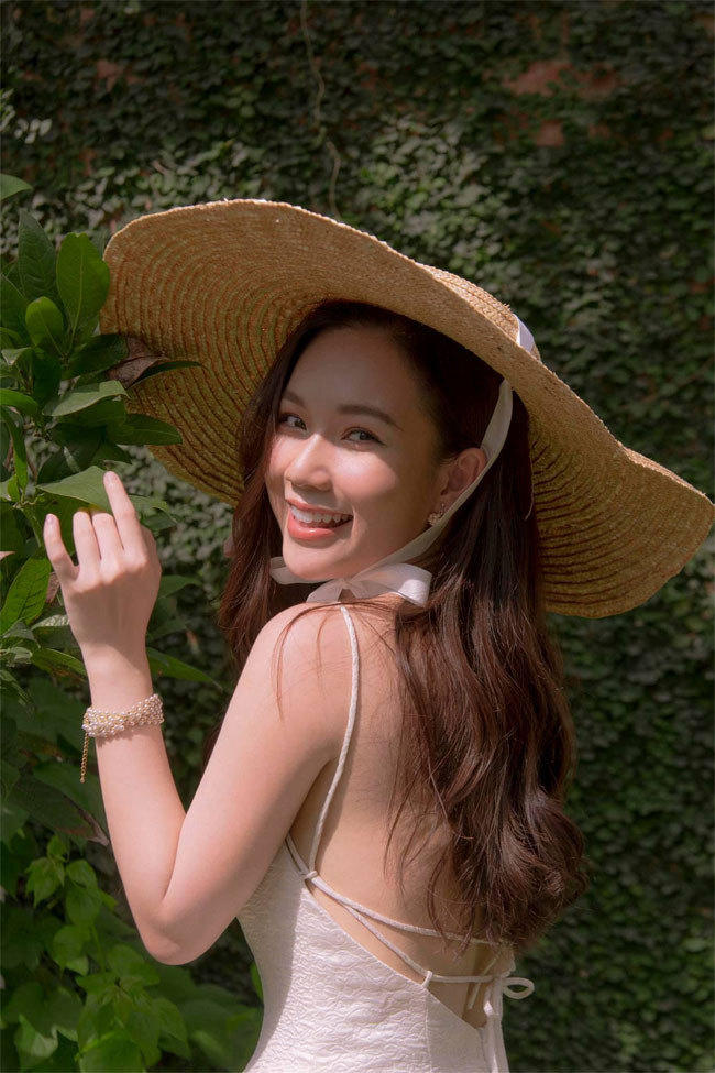 Sau loạt vai phụ, Ngọc Anh đã được tín nhiệm giao vai nữ chính trong "Phố trong làng".