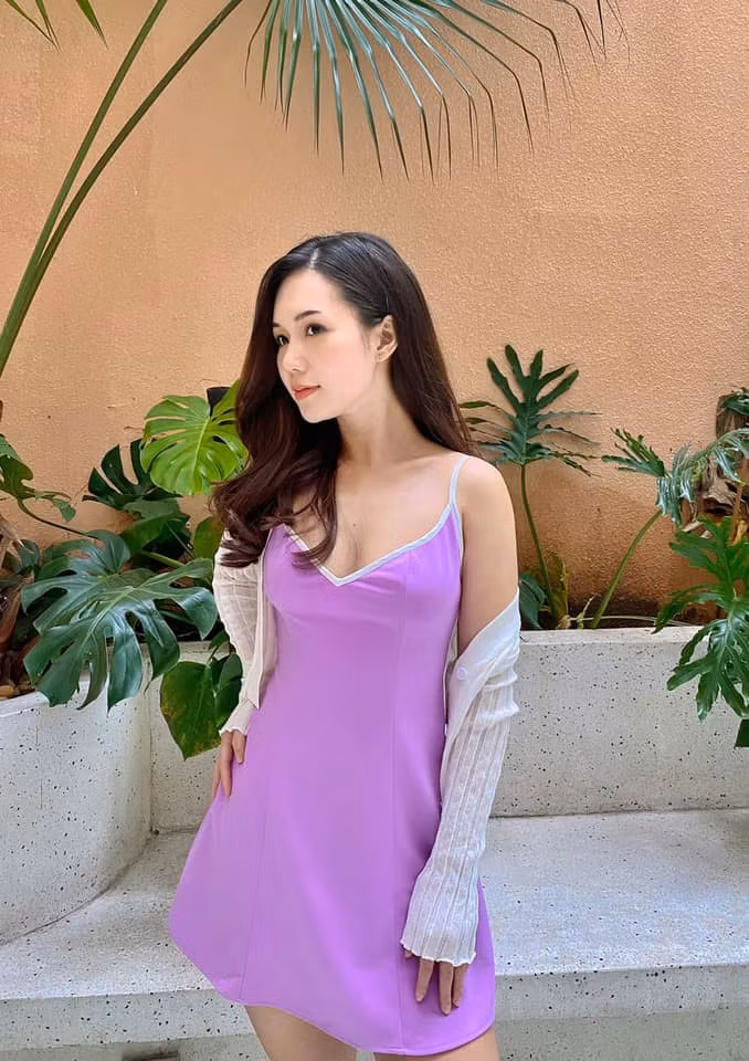 Với vẻ đẹp trong veo cùng thân hình quyến rũ, Ngọc Anh được một số người hâm mộ khen đẹp ngang ngửa nữ hoàng nội y Ngọc Trinh.