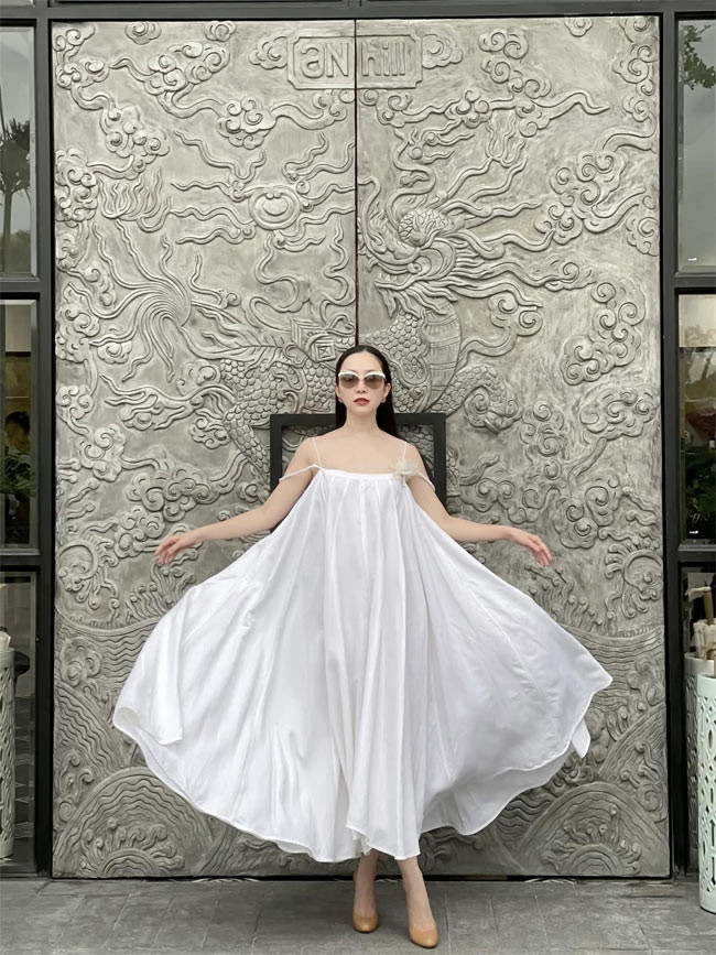 Ở tuổi 35, Linh Nga được khen là ngày càng quyến rũ, xinh đẹp.