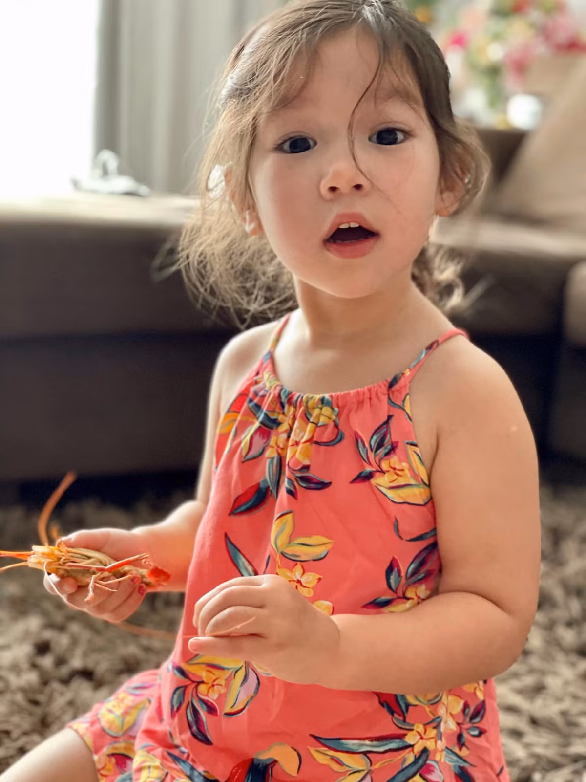 Về quan điểm dạy ngôn ngữ cho con, Hà Anh chọn tiếng Việt là tiếng mẹ đẻ cho con gái dù chồng là người Anh. Cô chia sẻ: "Myla 2 tuổi rưỡi, đang tập nói và bé giao tiếp với mẹ hoàn toàn bằng tiếng Việt, giao tiếp với bố hoàn toàn bằng tiếng Anh. Mẹ với bố mặc dù nói chuyện bằng tiếng Anh với nhau nhưng mẹ quay ra nói với Myla thì bao giờ cũng bằng tiếng Việt. Mình không biết mọi người nghĩ sao chứ mình thực sự rất mong muốn bé Myla nói và sau này là viết thành thạo tiếng Việt".