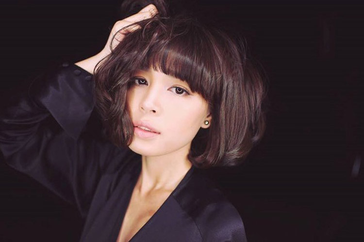 Linh Lê (tên thật là Nguyễn Huyền Linh) sở hữu nét đẹp hiện đại, cá tính. Sau khi sinh con, Linh Lê vẫn giữ được vóc dáng thon thả, quyến rũ.