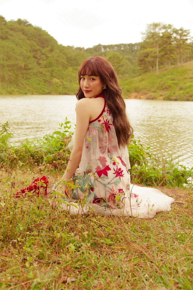 Theo một nguồn tin cho biết Hòa Minzy sinh con tại Sài Gòn vào đầu tháng 11, có người đã nhìn thấy nữ ca sĩ vào phòng sinh của một bệnh viện lớn. (Ảnh: FBNV).