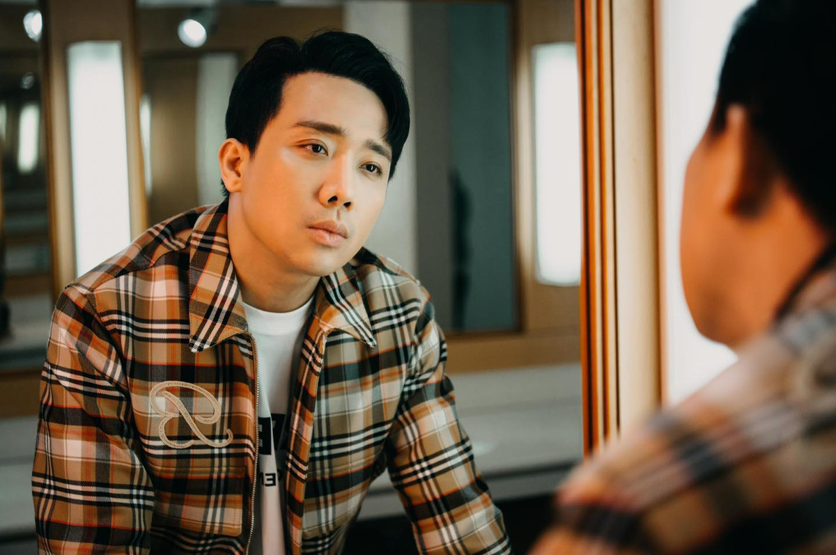 Đối mặt với ồn ào, Trấn Thành bức xúc lên tiếng. Anh cho rằng câu nói của mình bị bóp méo, hiểu sai theo hướng đả kích người khác. Nam diễn viên cho biết phần chia sẻ đầy đủ của anh mang tính đồng cảm nhiều hơn.