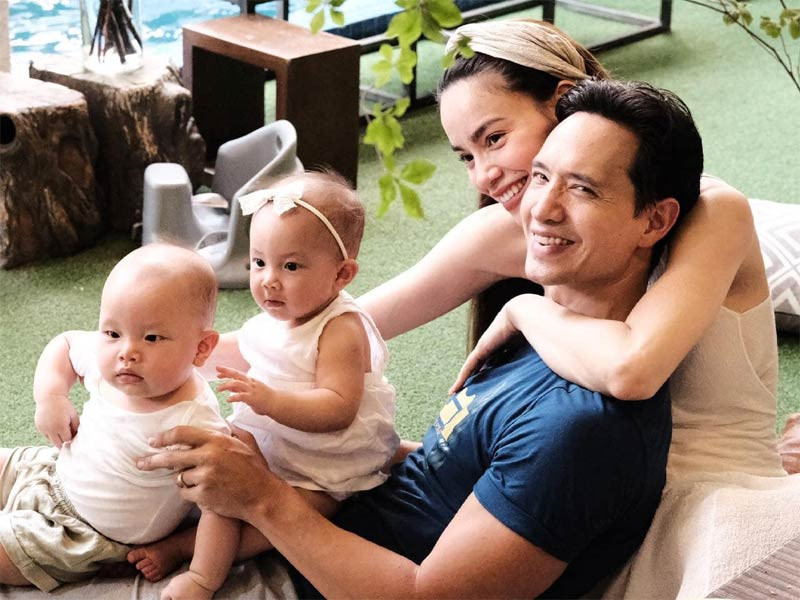 Việc Kim Lý giúp vợ chăm con khiến hình ảnh của anh càng đẹp hơn trong mắt người hâm mộ.