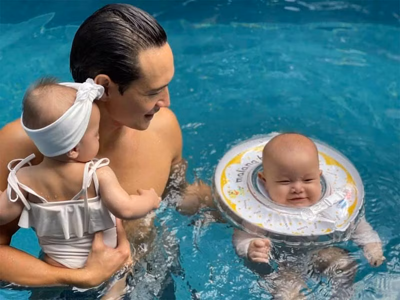 Nhờ có hậu phương vững chắc, Hồ Ngọc Hà đã yên tâm trở lại với công việc khi hai con mới được 1 tháng tuổi.