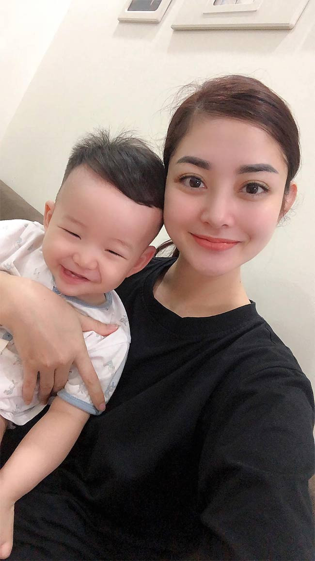 Con trai Tiến Lộc được nhận xét là giống cả bố và mẹ.