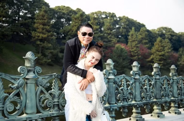 Mọi việc đang suôn sẻ, bỗng ngày 23/1/2017, tỷ phú Hoàng Kiều tuyên bố chia tay Ngọc Trinh.