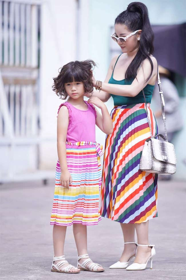 Thời gian cùng mẹ Thúy Nga về Việt Nam, Nguyệt Cát đã nhanh chóng hòa nhập với cuộc sống mới bên những người thân ở quê hương.