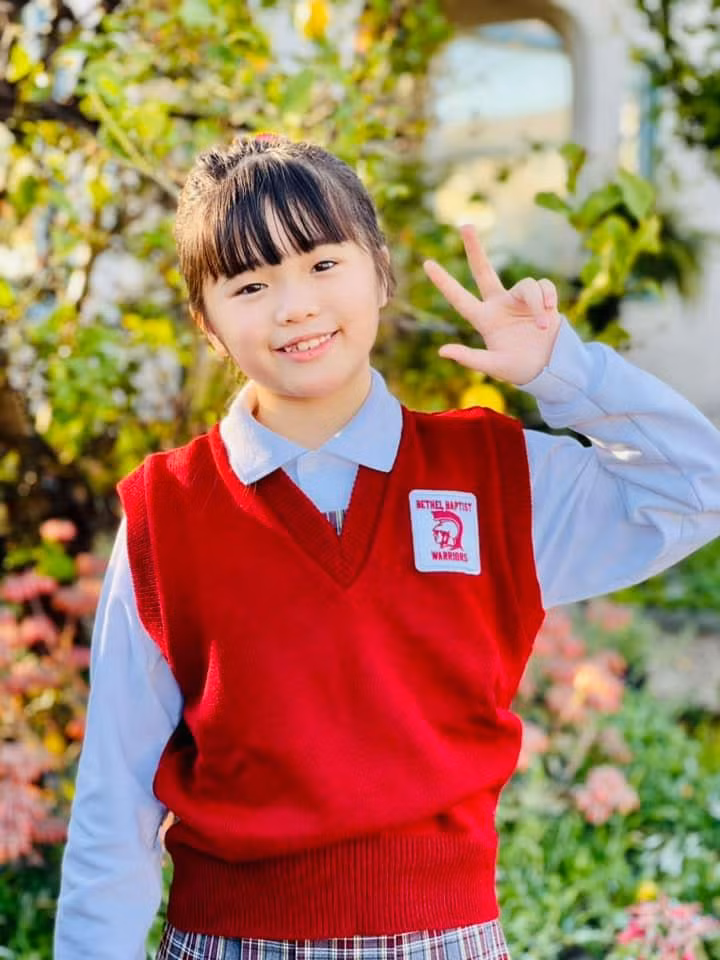 Đầu năm 2021, Nguyệt Cát trở về Mỹ sống với mẹ sau một năm xa mẹ vì COVID-19. Cô bé hiện đang theo học tại trường Bethel Baptist School. Học phí của trường dao động từ 9.305 - 12.118 USD (khoảng 215,7 - 280,8 triệu đồng/ năm) tùy theo từng cấp bậc học.