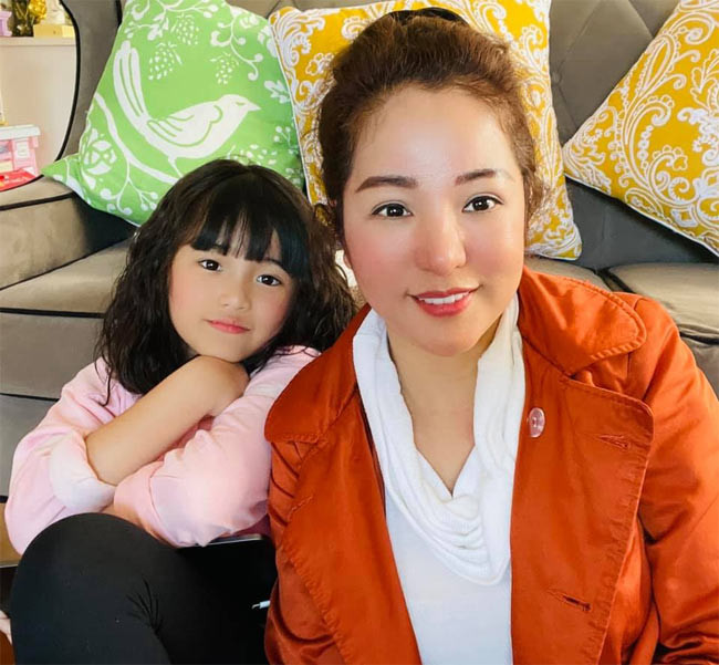 Trong thời gian Thúy Nga hoạt động nghệ thuật ở Việt Nam, cô cho con học ở trường có học phí rất cao từ 30-40 triệu đồng/tháng.