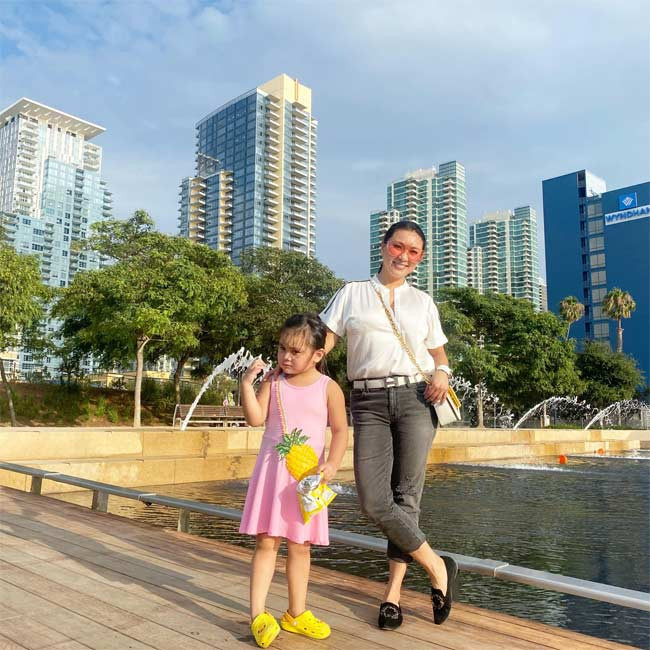 Vì bị mất dáng nên những năm qua, Y Phụng hạn chế xuất hiện trước ống kính truyền thông.