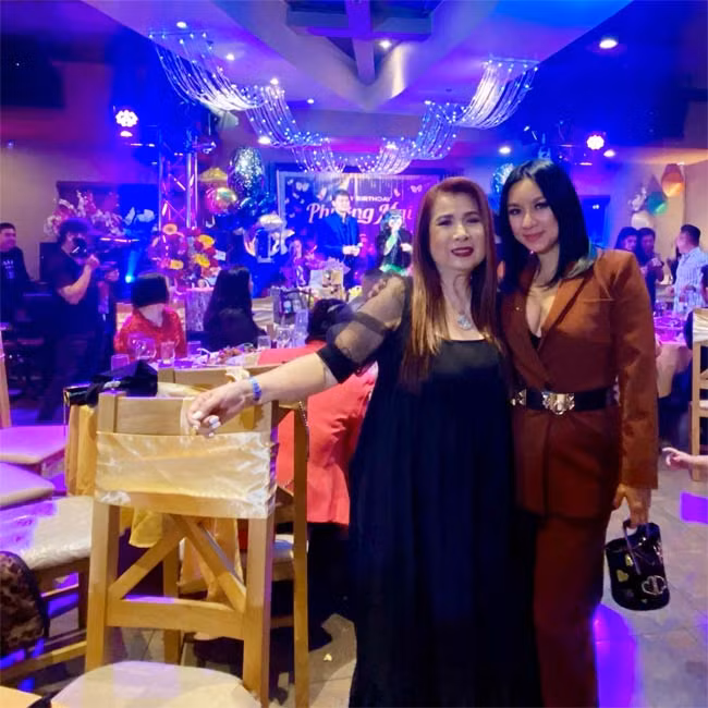 Hình ảnh mới nhất của ngôi sao ca nhạc, phim ảnh những năm 90 Y Phụng khiến nhiều người ngỡ ngàng bởi cô béo lên trông thấy.