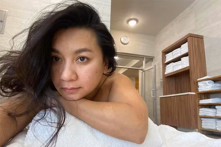 Sau khi sinh con gái vào năm 2017 ở tuổi 40, vóc dáng Y Phụng ngày càng mập thấy rõ.