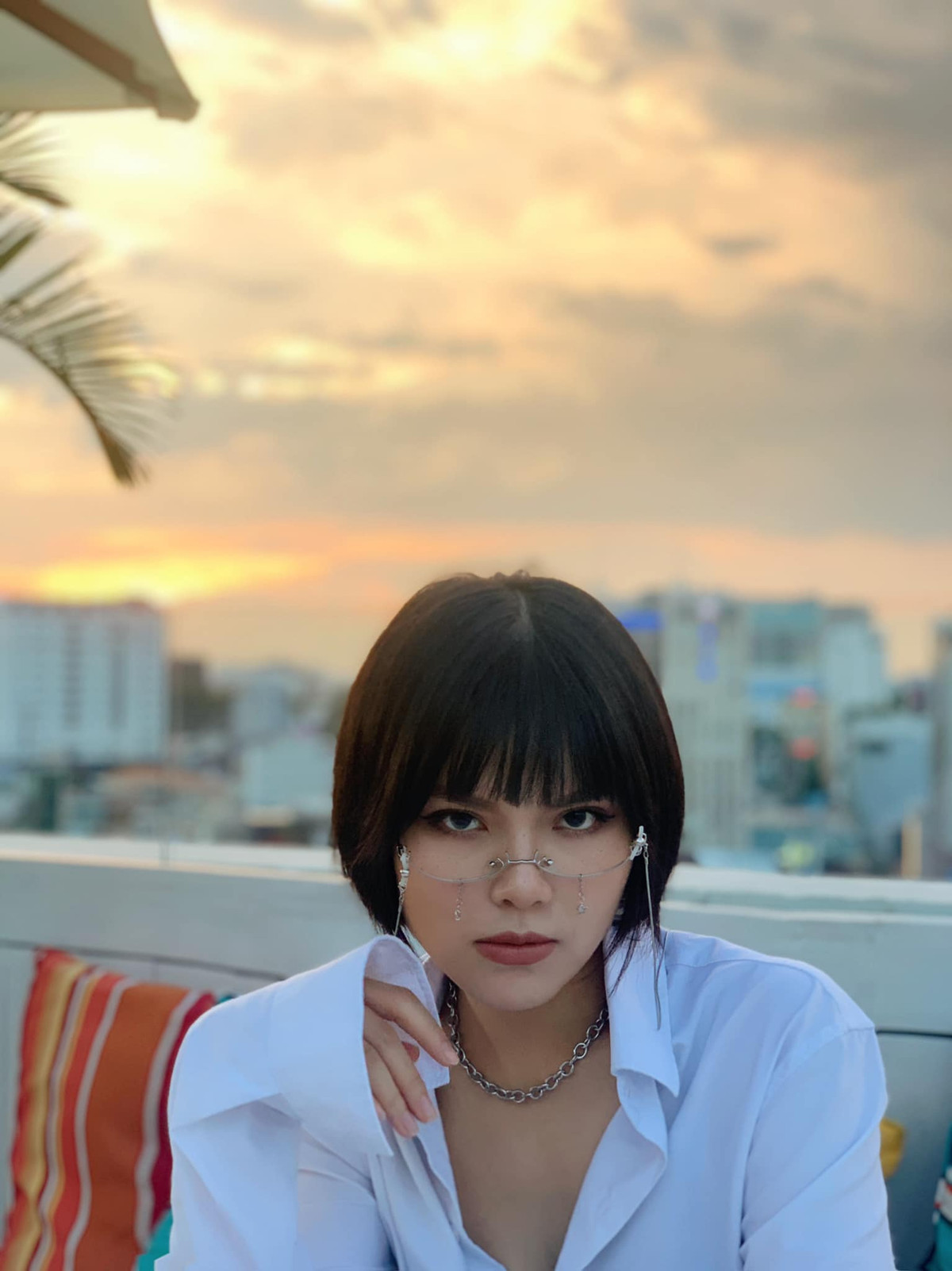 Ánh Tuyết vốn nổi tiếng là một hot TikToker. Dù vấp phải những phản đối cho vai diễn đầu tay này vì bản thân lắm anti-fan và gắn với nhiều video "hài nhảm, câu view", thế nhưng cô nàng đang nỗ lực từng ngày để khẳng định khả năng diễn xuất của mình.